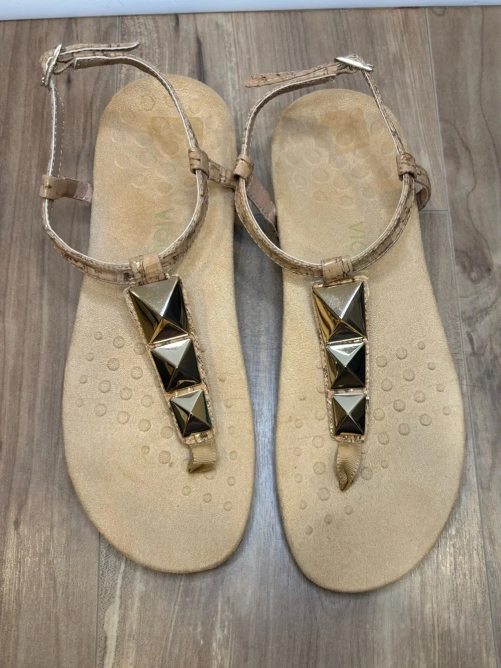 Vionic Rest Nala Leather Thong Sandals Gold Metallic Studs Arch Support Size 10